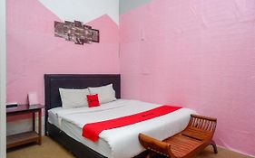 RedDoorz At Golden Inn Tugu Yogyakarta
